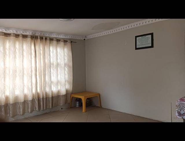 4 BEDROOM HOUSE FOR SALE IN CAVERSHAM GLEN